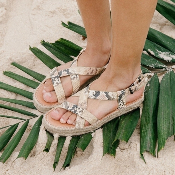 Madewell Shoes - NWOT Madewell the Malia leather espadrille sandals jute soles snake embossed 11